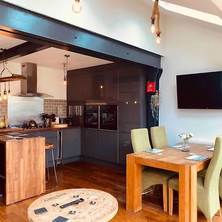 度假居 Lovely Semi-beach 2x Pubs -5 Min Walk-pets Welcome-parking-garden