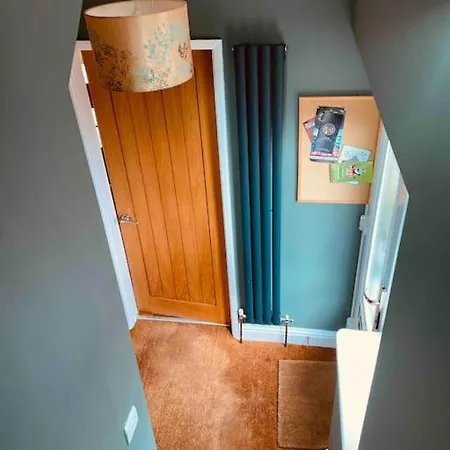 Lovely Semi-beach 2x Pubs -5 Min Walk-pets Welcome-parking-garden 度假居 *