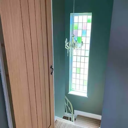 Dom wakacyjny Lovely Semi-beach 2x Pubs -5 Min Walk-pets Welcome-parking-garden Scalby (North Yorkshire)