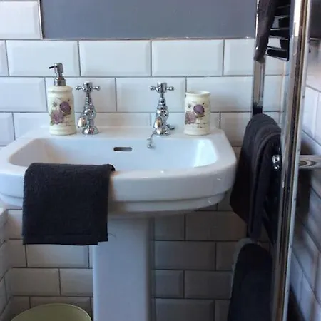 Lovely Semi-beach 2x Pubs -5 Min Walk-pets Welcome-parking-garden Nyaraló Scalby