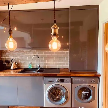 Lovely Semi-beach 2x Pubs -5 Min Walk-pets Welcome-parking-garden Scalby