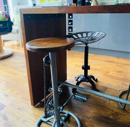 Lovely Semi-beach 2x Pubs -5 Min Walk-pets Welcome-parking-garden Scalby