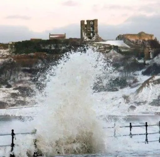 Lovely Semi-beach 2x Pubs -5 Min Walk-pets Welcome-parking-garden Scalby